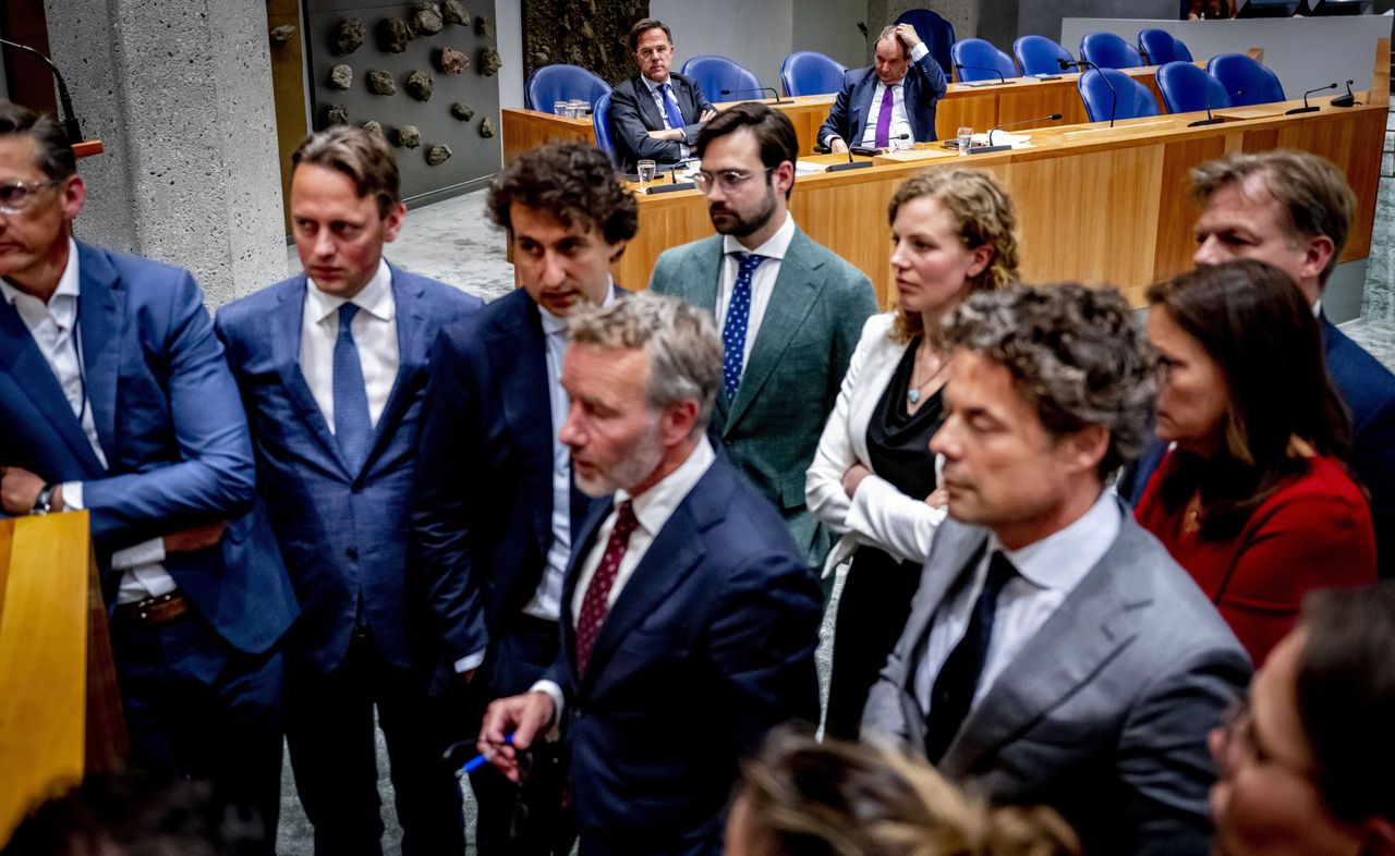Groot deel oppositie zegt vertrouwen op in Rutte, stemt over motie van wantrouwen 