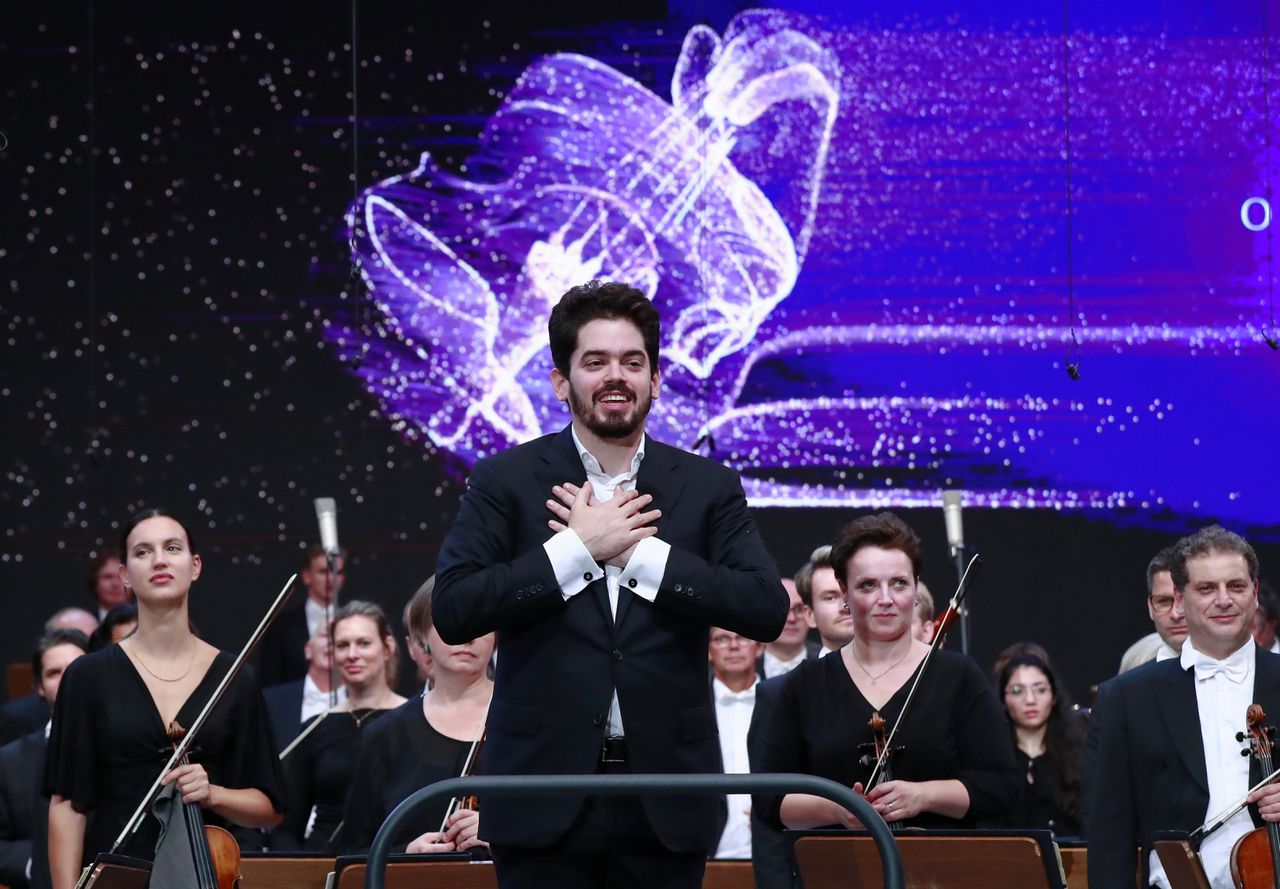 Dirigent Lahav Shani met het Rotterdams Philharmonisch Orkest in 2021.