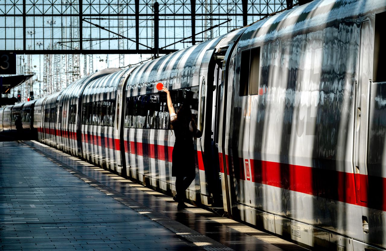 EK-gastheer Duitsland schaamt zich voor problemen op het spoor 