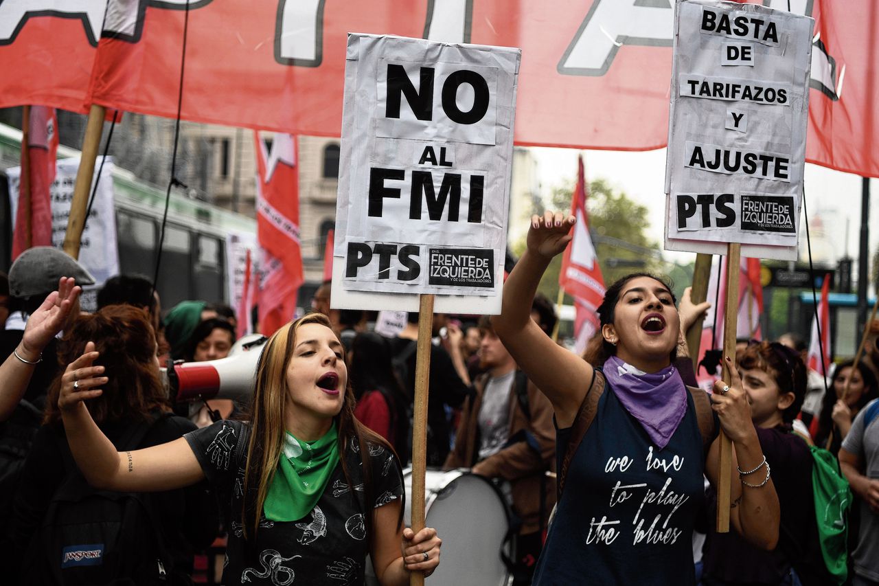 Linkse demonstranten protesteren bij het Nationaal Congres tegen de regeringsonderhandelingen met het IMF over een noodkrediet. May 09, 2018.