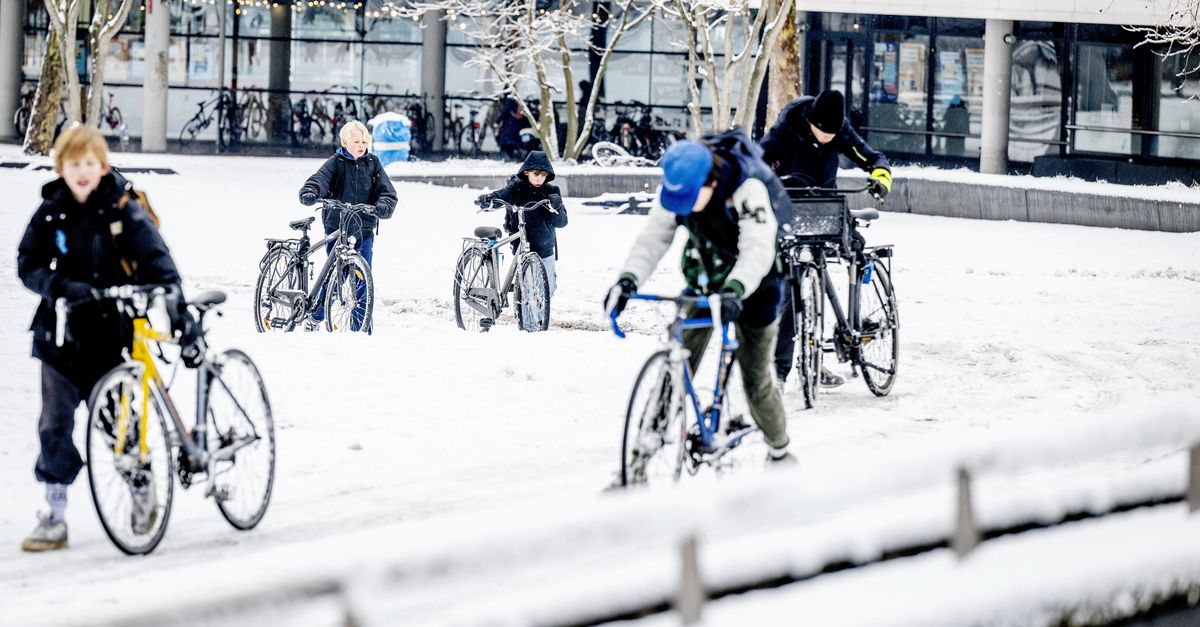Scholen moeten snel schakelen door sneeuwval: open blijven, dicht gaan of weer online lesgeven
