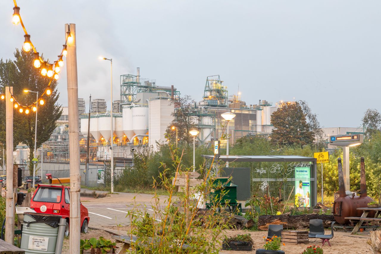 Tegenvaller voor gemeente Amsterdam: geen zicht op risico’s chemische fabriek, dus gaat de woonwijk ernaast niet door 
