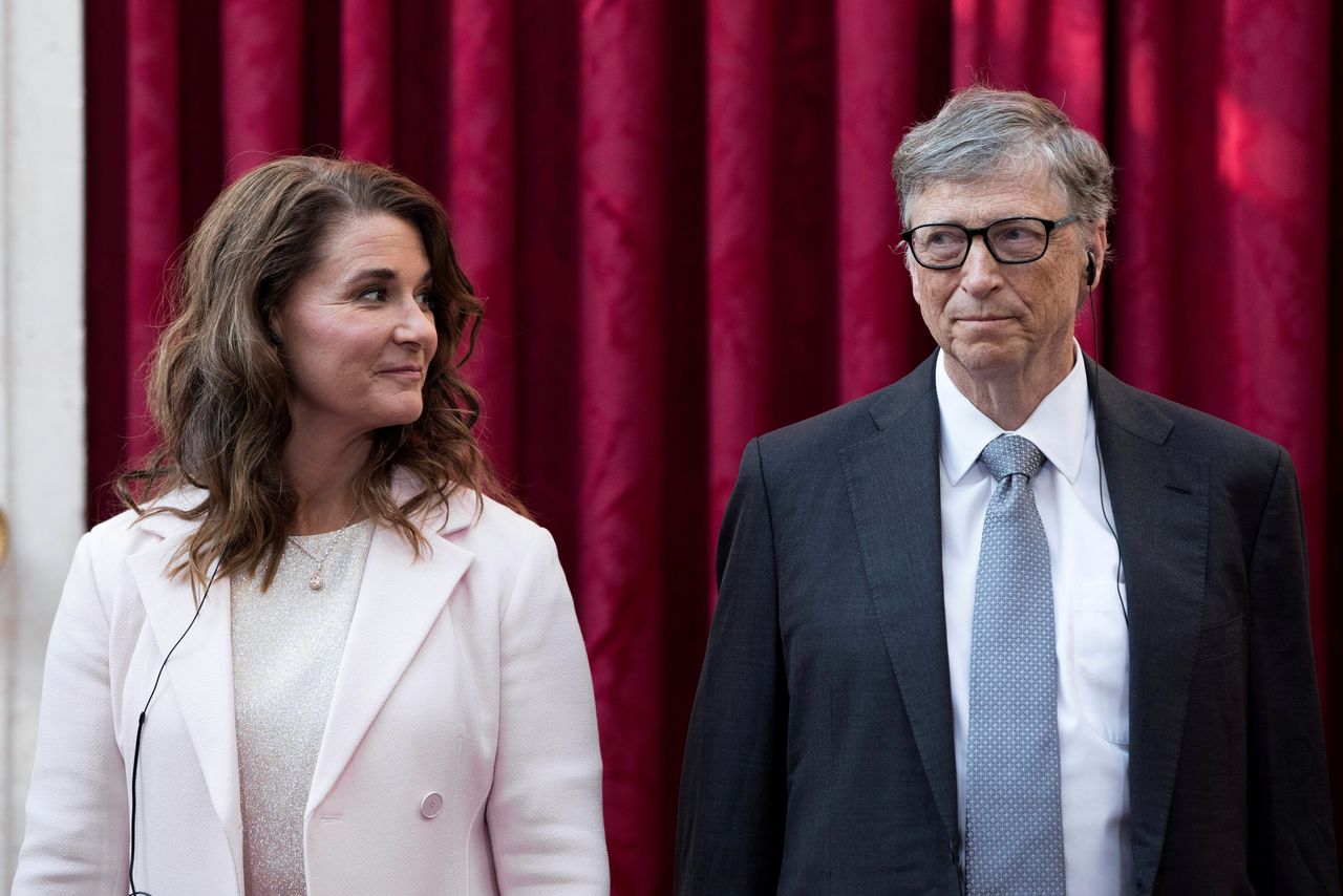 Melinda en Bill Gates in 2017 in Parijs, waar ze vanwege hun filantropie werden onderscheiden met de hoogste Franse onderscheiding, de Legion d’Honneur.