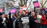 La semana pasada, las enfermeras se manifestaron frente al Hospital St. Thomas de Londres. Quieren que se invierta más dinero en atención sanitaria.