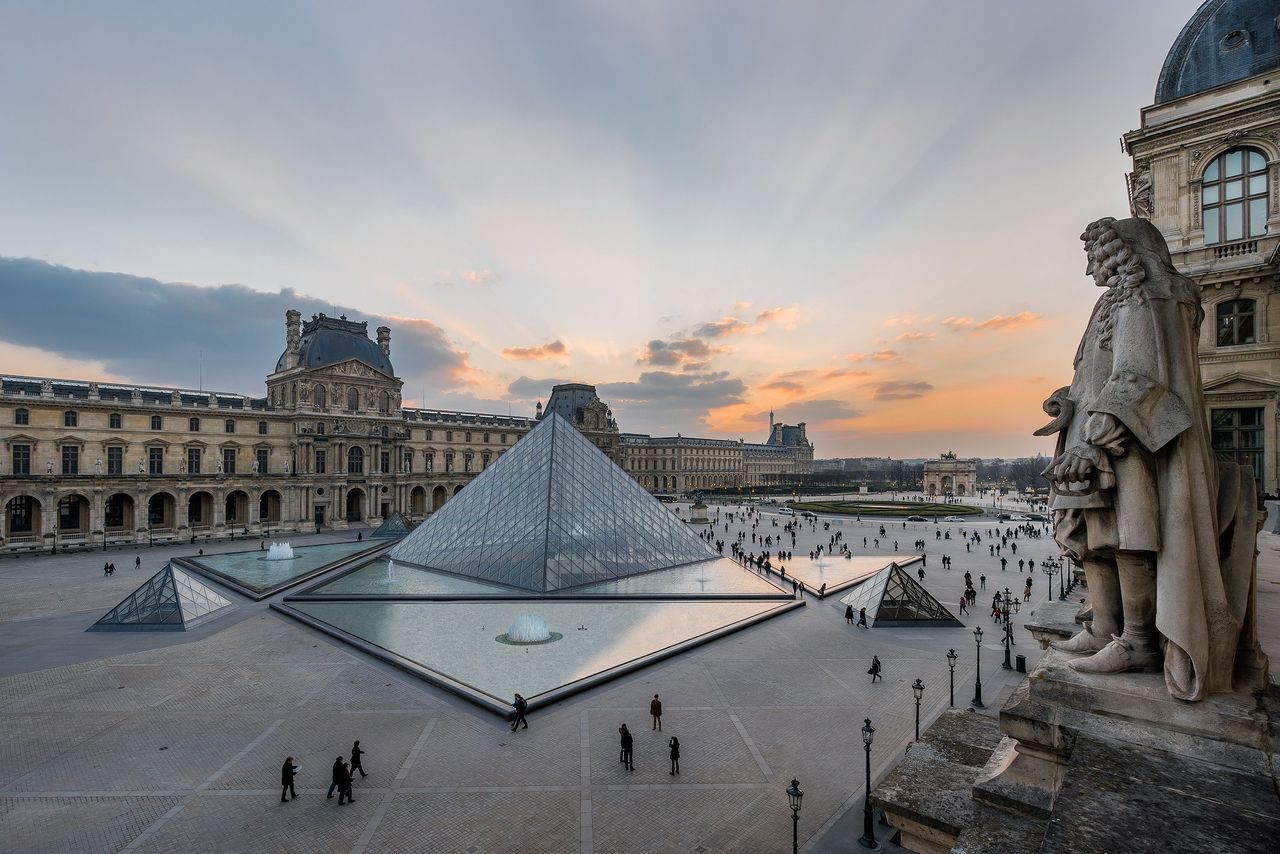 Het Parijse Louvre wijdde afgelopen jaar een grote overzichtstentoonstelling aan Leonardo Da Vinci. Over die expo is nu een documentaire gemaakt.