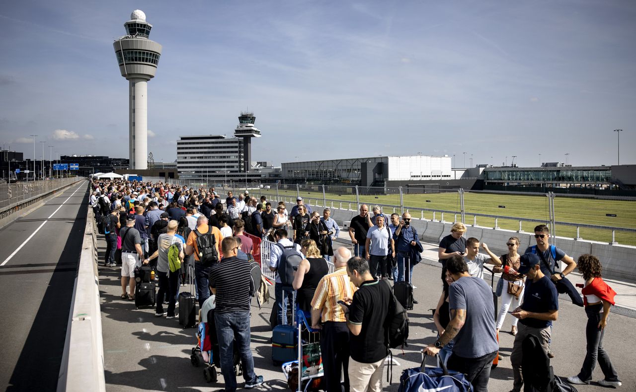 De man die op Schiphol schoon schip moet maken 