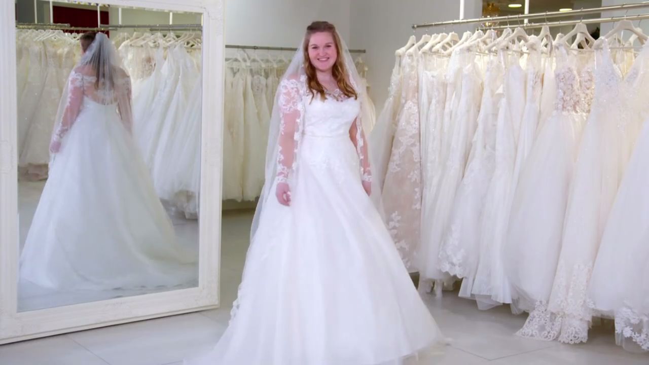 Stralende bruid Merel in de Nederlandse versie van Say yes to the dress “Trouwen is mijn levensdoel”, zegt ze. “Het maakt niet uit met wie, of wat. Ik val hierna vast in een zwart gat.”