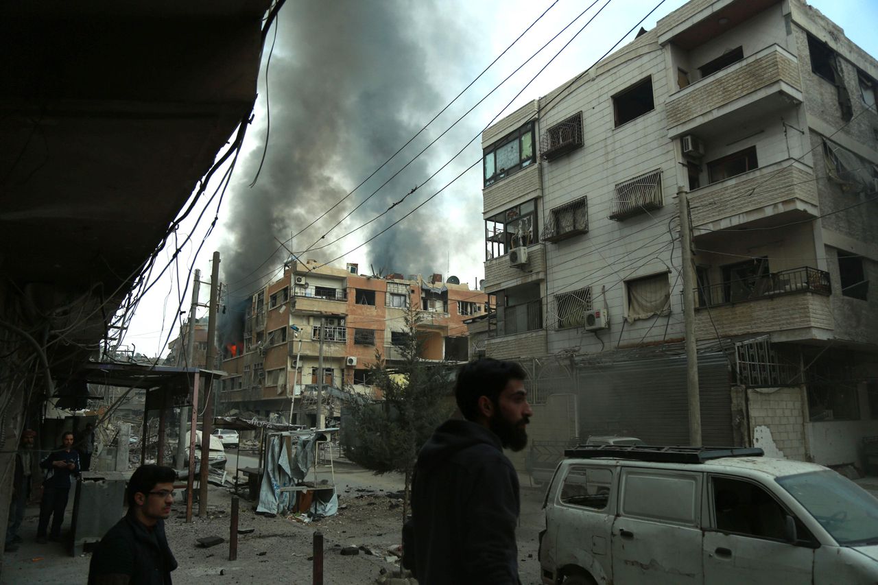 Bombardementen op de stad Douma in rebellenenclave Oost-Ghouta.
