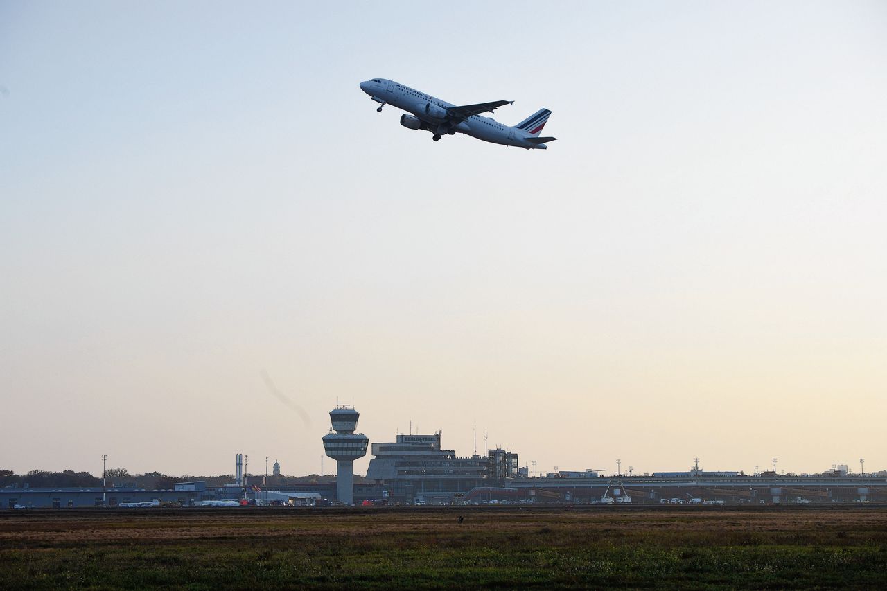 Op 8 november 2020 vertrok de laatste vlucht van vliegveld Tegel in Berlijn, voordat luchthaven Brandenburg openging.