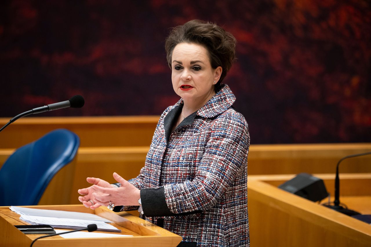 taatssecretaris Alexandra van Huffelen van Financiën tijdens het debat in de Tweede Kamer over de toeslagenaffaire.