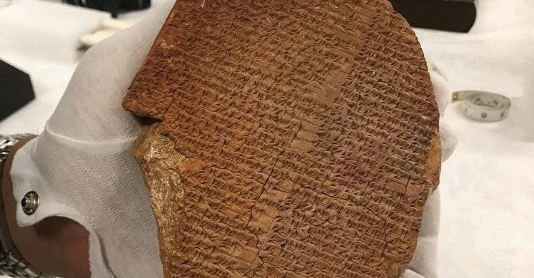Op het inbeslag genomen kleitablet staat een fragment van het Gilgamesj-epos.