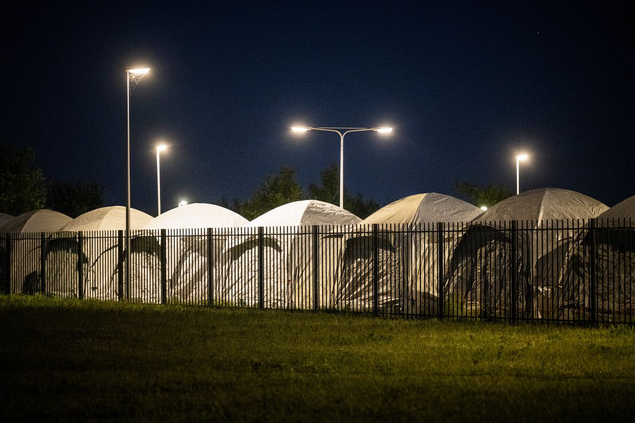 Ombudsman: overheid handelde ‘onbehoorlijk en ongepast’ door afpakken van tenten asielzoekers Ter Apel 