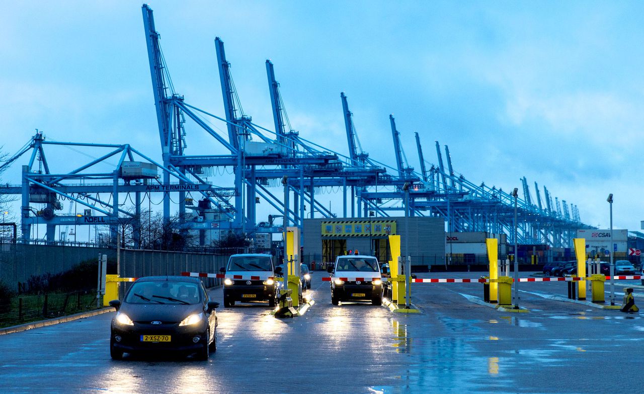 Akkoord bonden en bedrijven over banen containeroverslag in Rotterdamse