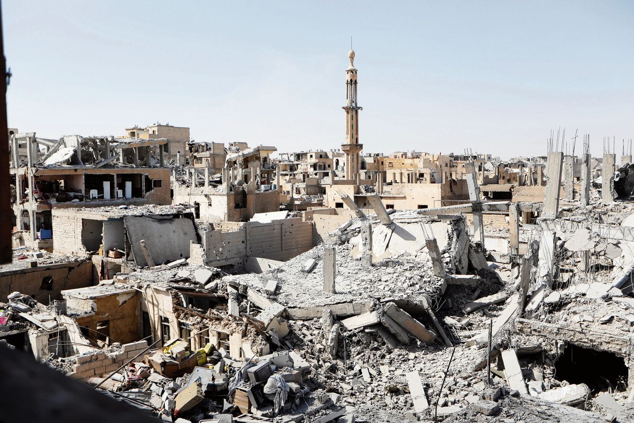 Verwoeste gebouwen in Raqqa.