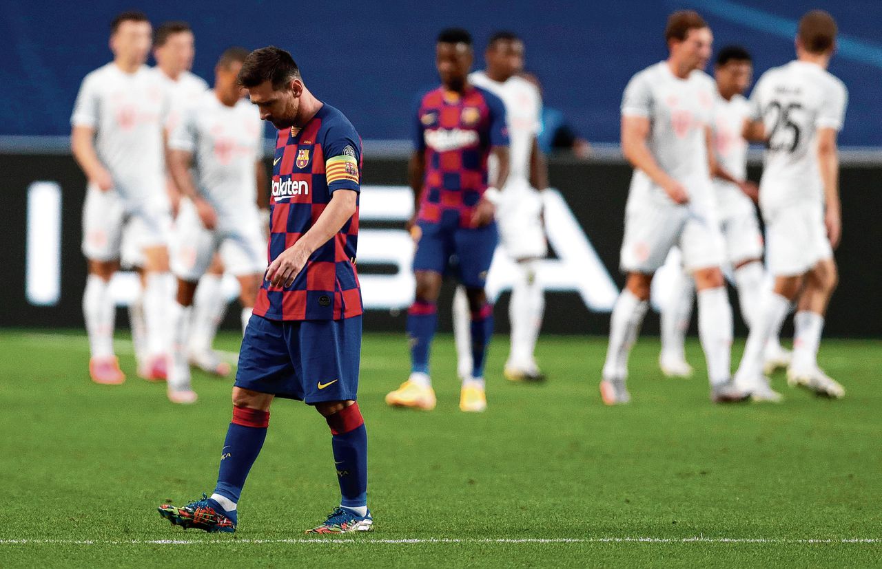 Aanvoerder Lionel Messi druipt af na de vernedering van FC Barcelona door Bayern München (8-2) in de kwartfinale van de Champions League, vrijdag in Lissabon.