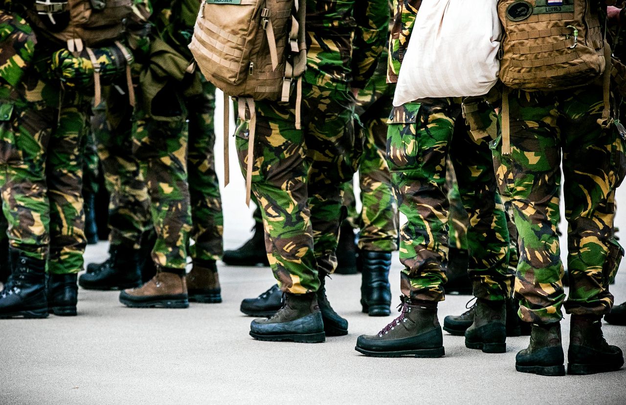 Militairen onderweg naar Noorwegen voor een NAVO-oefening.