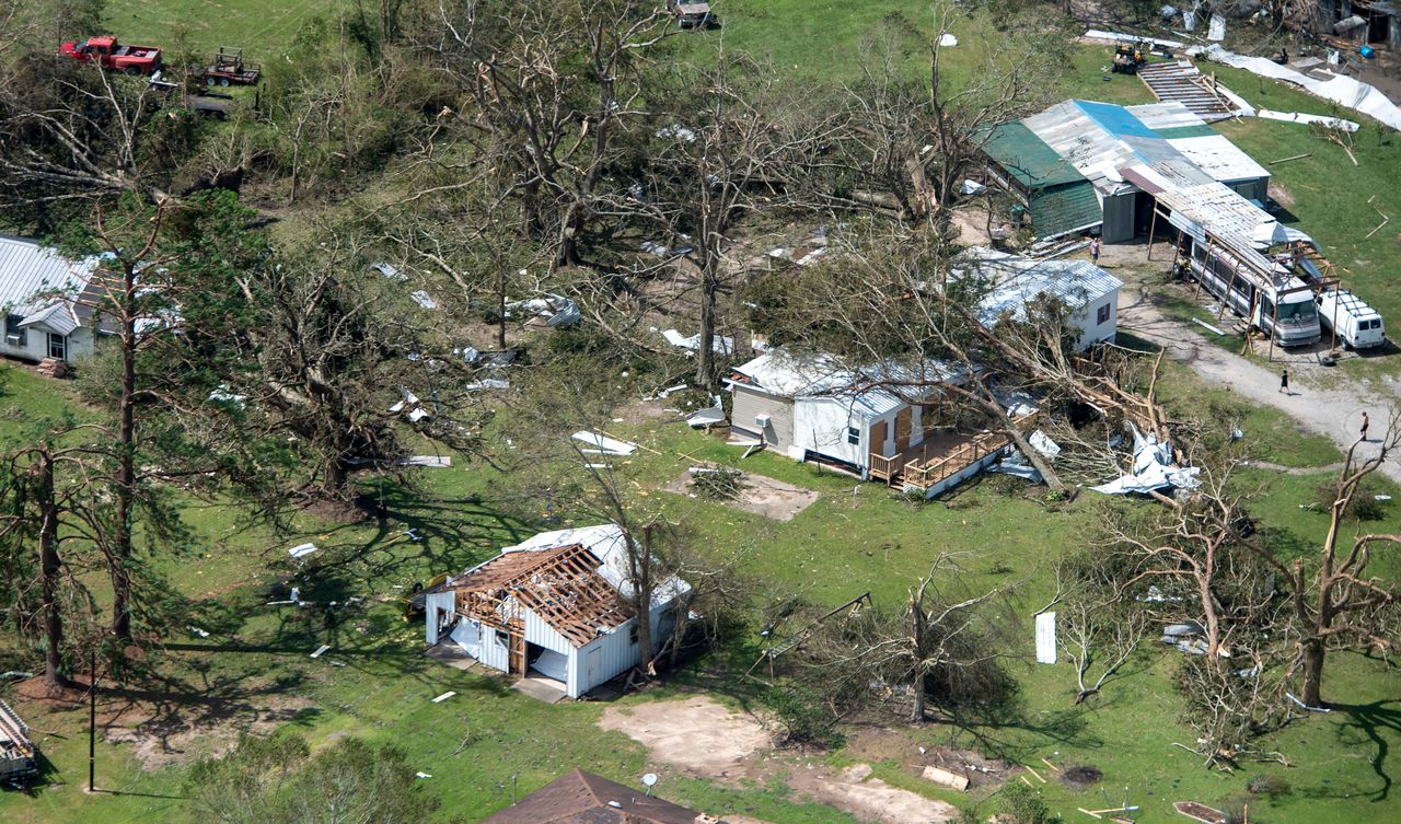 Huizen in Louisiana zijn zwaar beschadigd door de storm.
