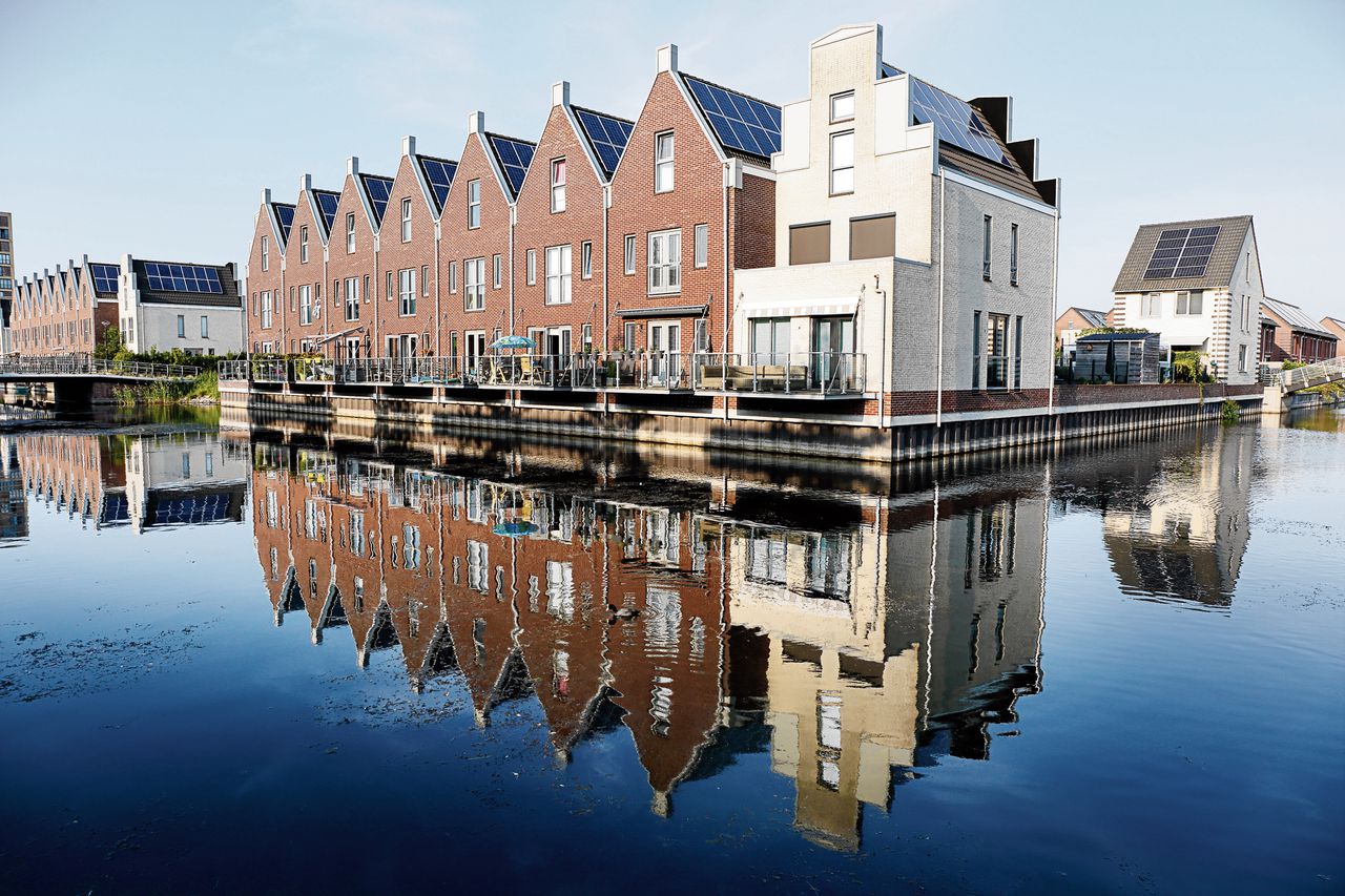 Energieneutrale huizen in Heerhugowaard. In 2050 moeten alle 8 miljoen woningen in Nederland energieneutraal zijn.