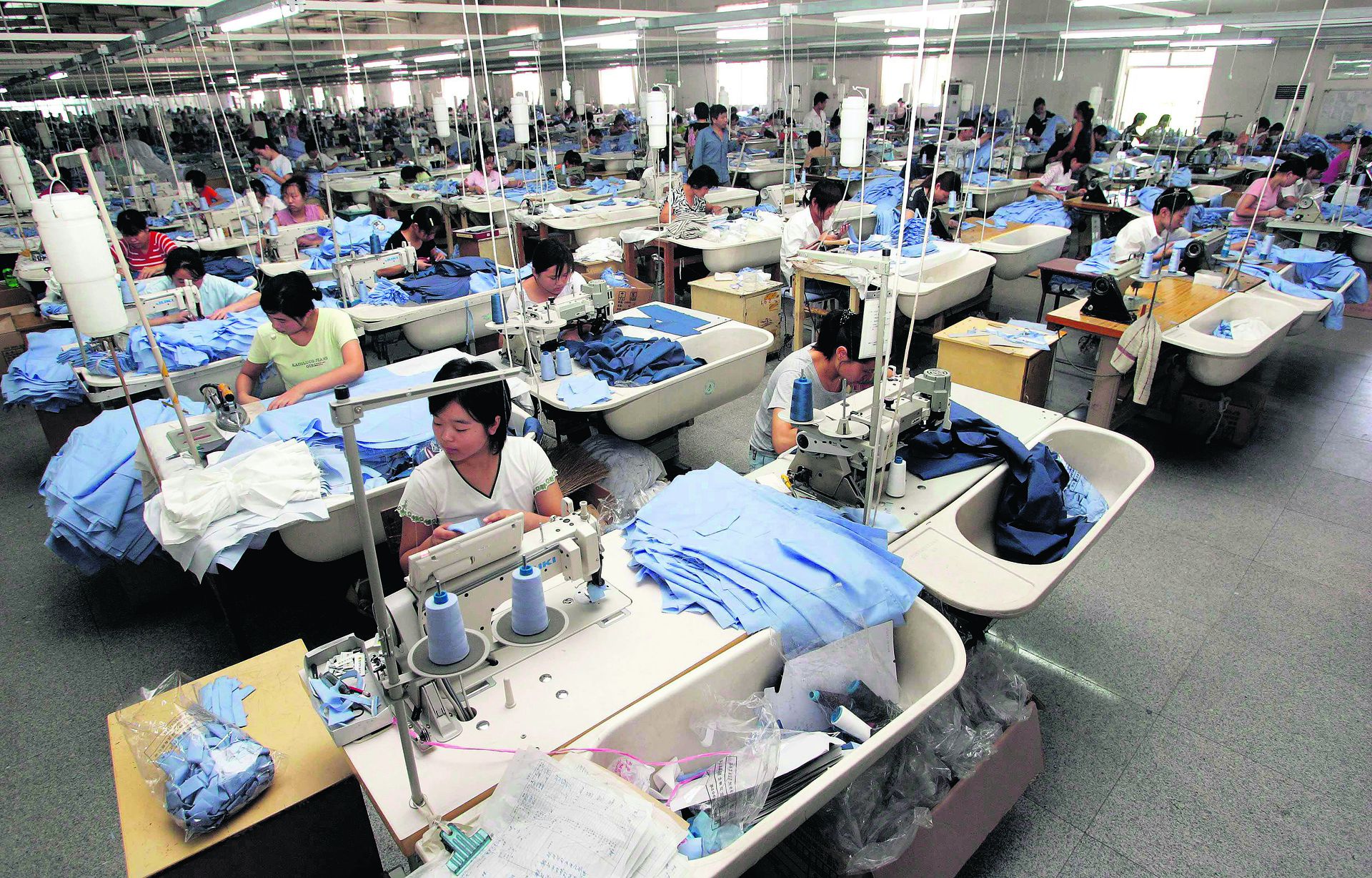 Промышленные отрасли китая. Лёгкая промышленность КНР. Текстильная промышленность Китая. Швейная промышленность в Китае. Текстильное производство.