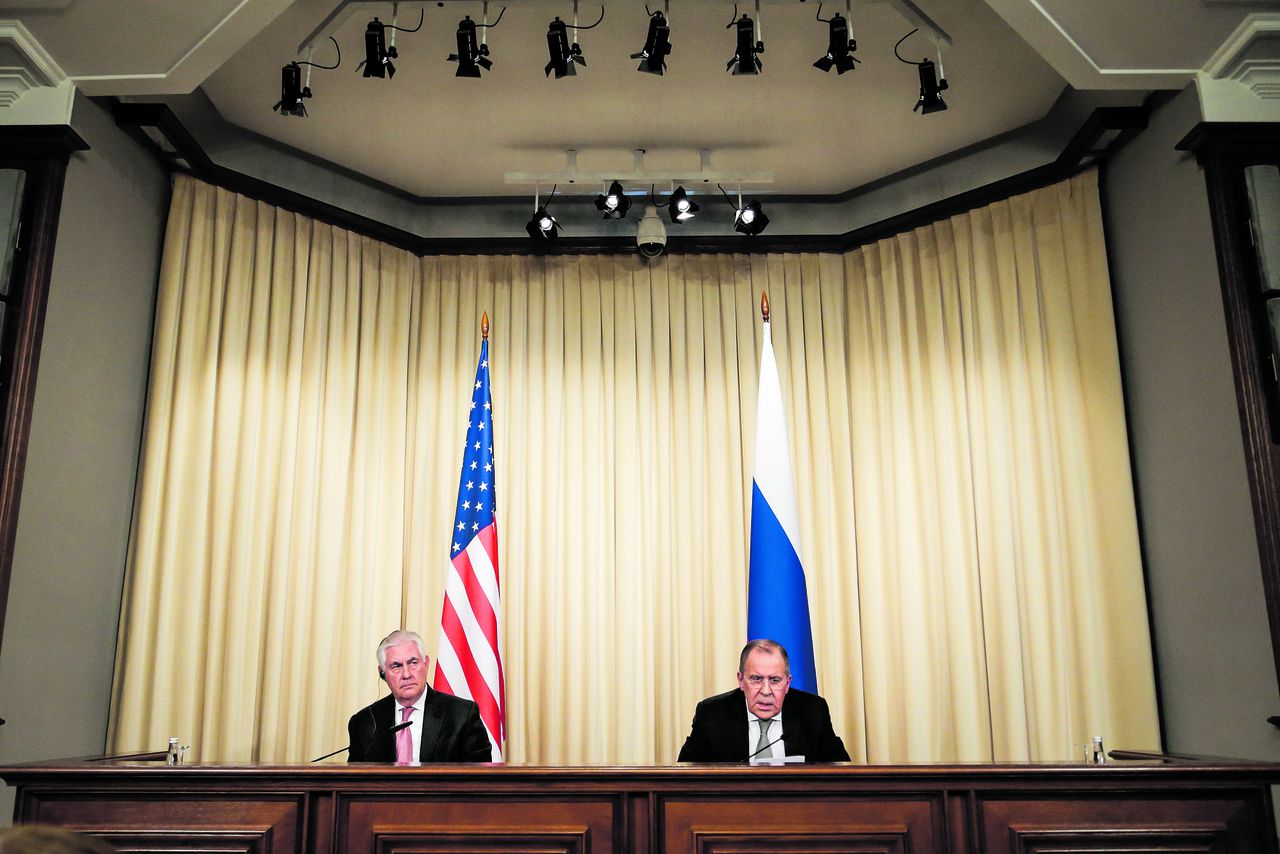 De Russische minister Sergej Lavrov (rechts) en Rex Tillerson woensdag in Moskou.