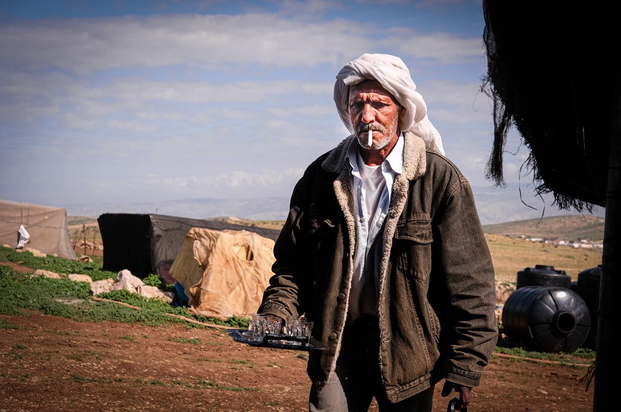 De Palestijnse schaapsherder Ahmed Ali Najada in de Jordaanvallei.
