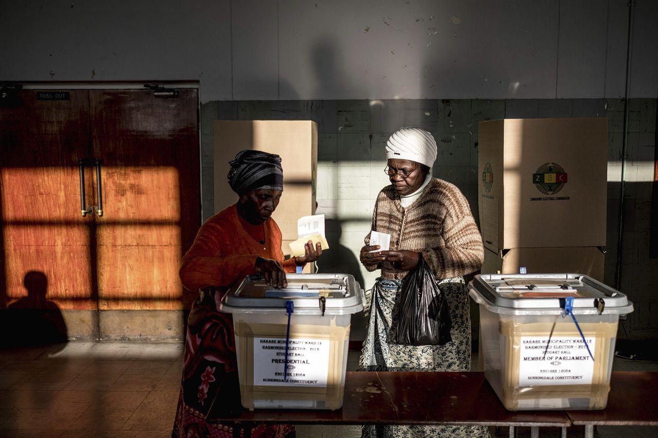 Stemmen na Mugabe: lange rijen voor stembureaus in Zimbabwe 