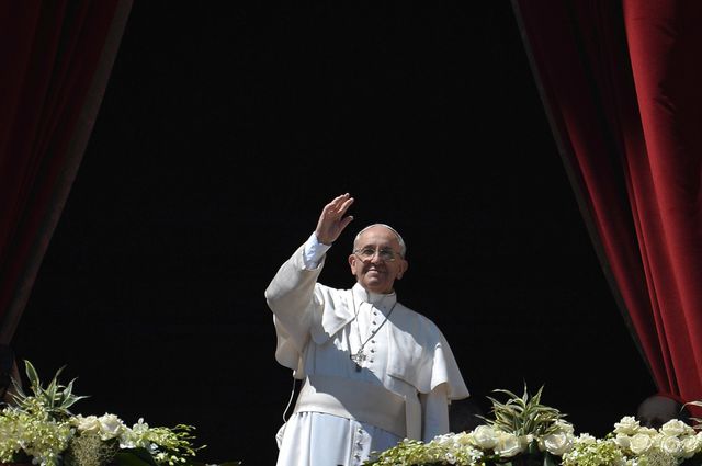 Paus spreekt Urbi en Orbi uit, bedankt Nederland voor bloemen - NRC