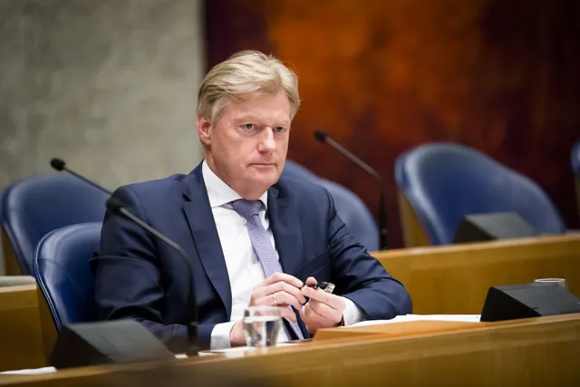 ‘Van Rijn wordt ziekenhuisdirecteur’ - NRC