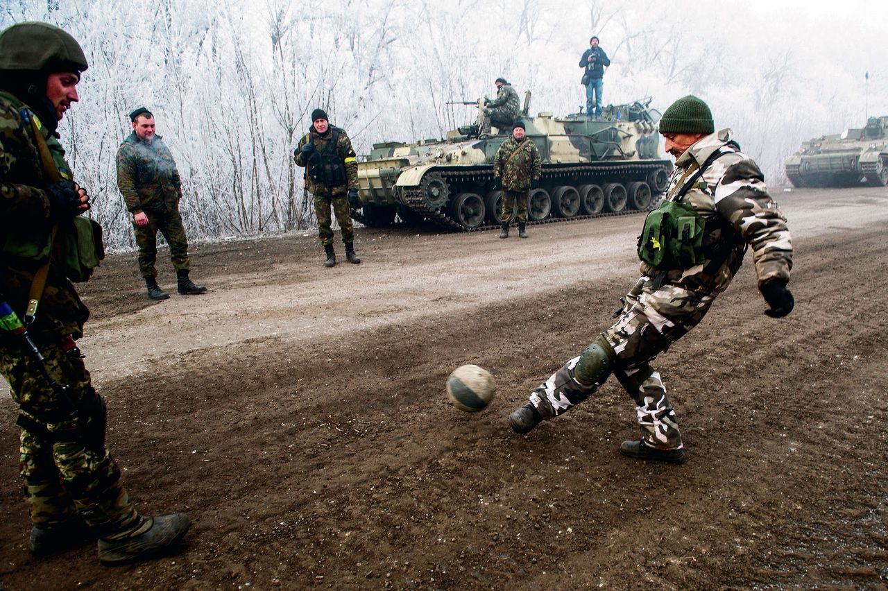 Oekraïense militairen aan het front bij Debaltseve.