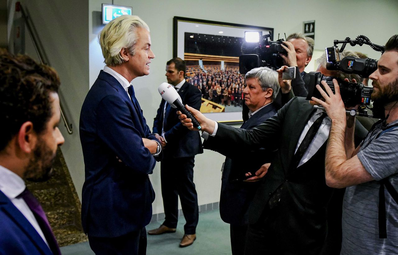PVV-leider Geert Wilders geeft een reactie op de uitslag van de verkiezingen voor de Provinciale Staten en waterschappen.
