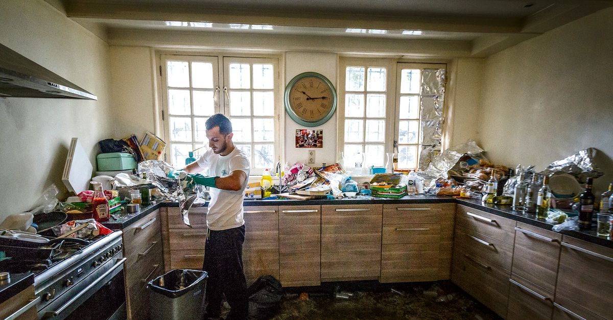 Peuken Pis En Bier Dit Bedrijf Ruimt Na Een Bont Feest Op Nrc