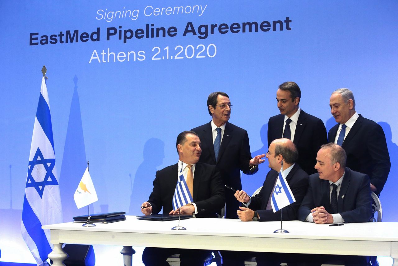 Leiders van Griekenland, Cyprus en Israël, donderdag bij de ondertekening van het akkoord.