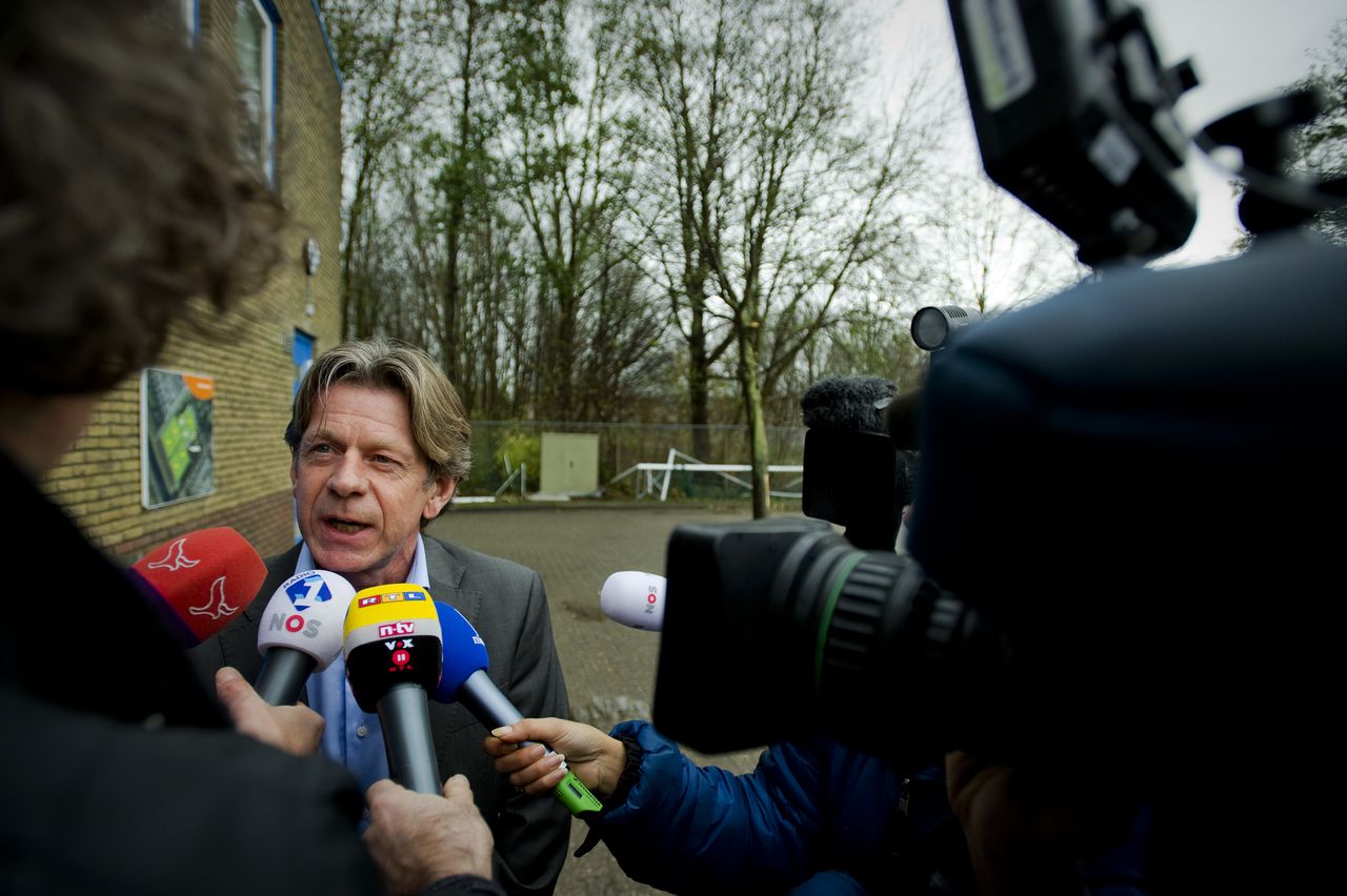 ALMERE - Directeur amateurvoetbal KNVB Anton Binnenmars staat de pers te woord na een gesprek bij SC Buitenboys. ANP ROBIN VAN LONKHUIJSEN