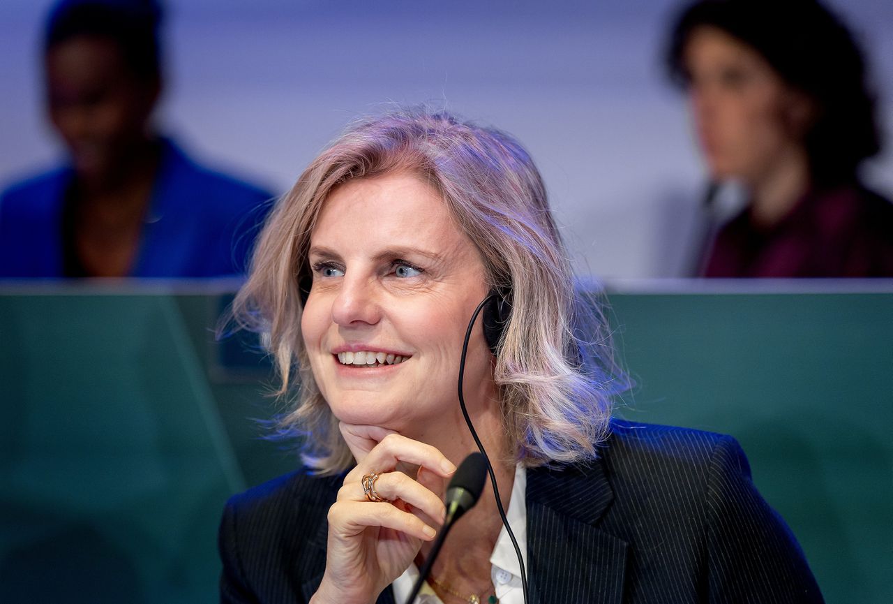 Many CEOs from within AEX companies, few women in the top job
