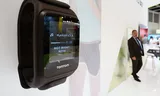 Een uitvergrote replica van een van de fitnessgadgets van TomTom tijdens IFA, de grootste beurs voor consumentenelektronica in Berlijn, in 2015