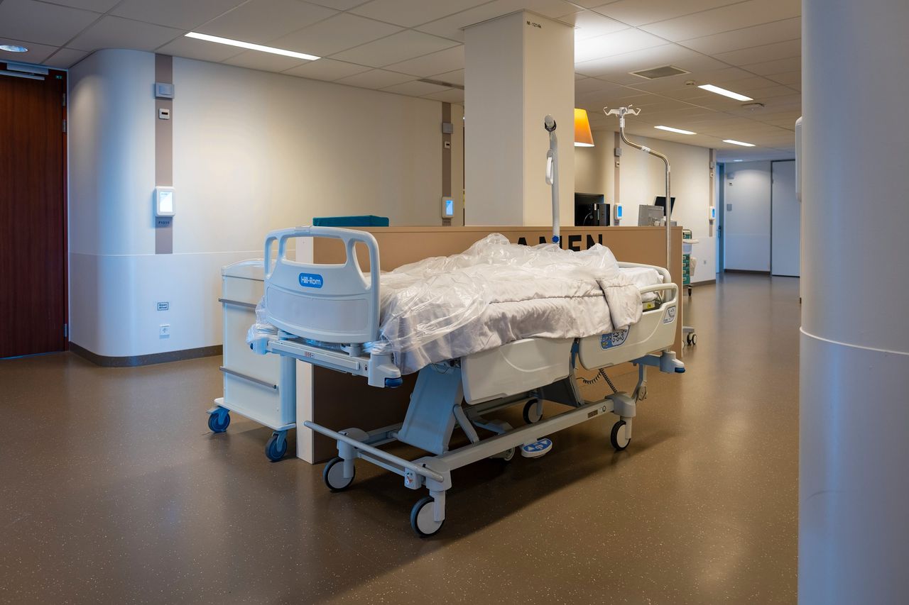Het Erasmus MC in Rotterdam behandelt sinds vier weken kwetsbare patiënten met nieuwe krachtige antistoffen.