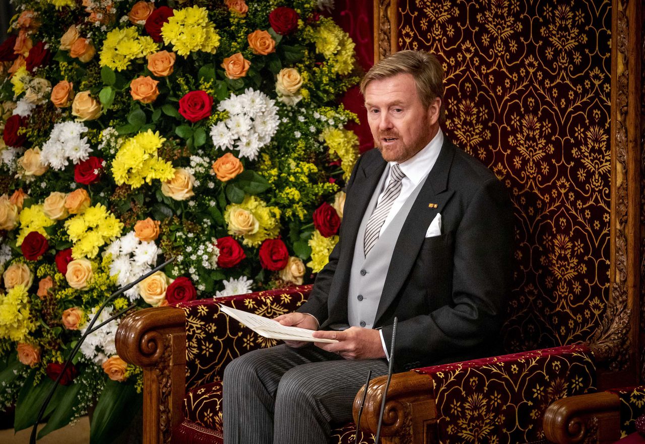 Koning Willem-Alexander leest op Prinsjesdag in de Ridderzaal de troonrede voor aan leden van de Eerste en Tweede Kamer.