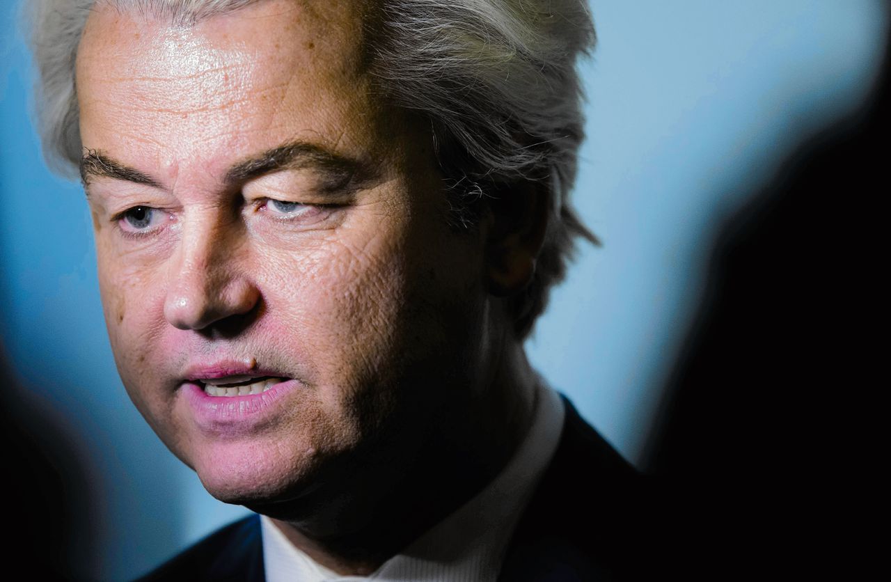 PVV-leider Geert Wilders moet maandag weer voor de rechter verschijnen om zijn ‘minder, minder’-uitspraak.