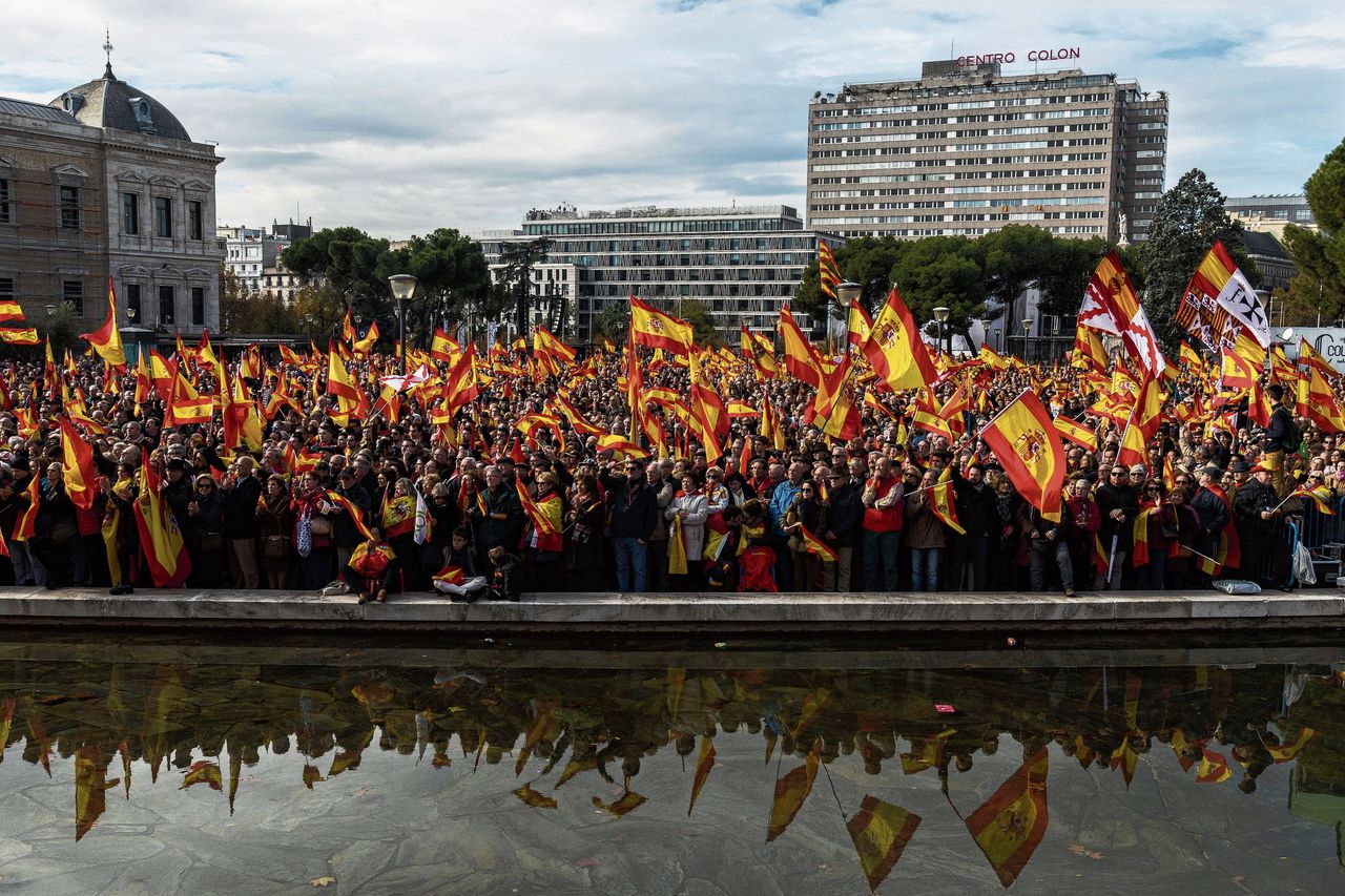 Demonstratie in Madrid tegen Catalaanse separatisten en tegen het beleid van de Spaanse premier Sánchez. De demonstratie werd gesteund door de uiterst rechtse partij Vox.