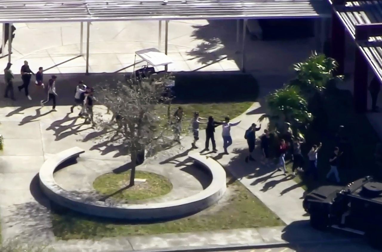 Zeker 17 doden bij schietpartij in school in Florida 