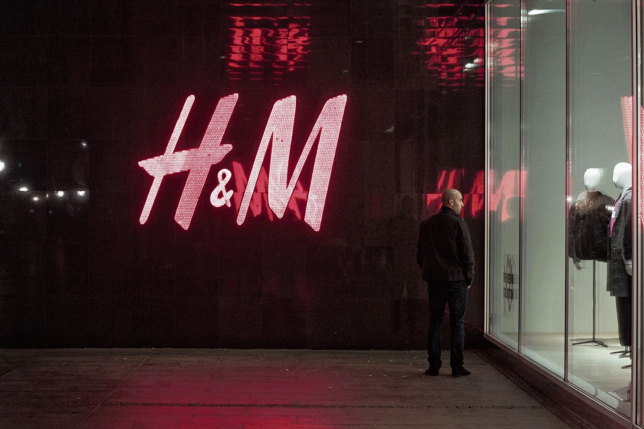 H&M gaf maar weinig cijfers, maar die waren genoeg voor beleggers om het aandeel van het Zweedse bedrijf flink te laten stijgen.