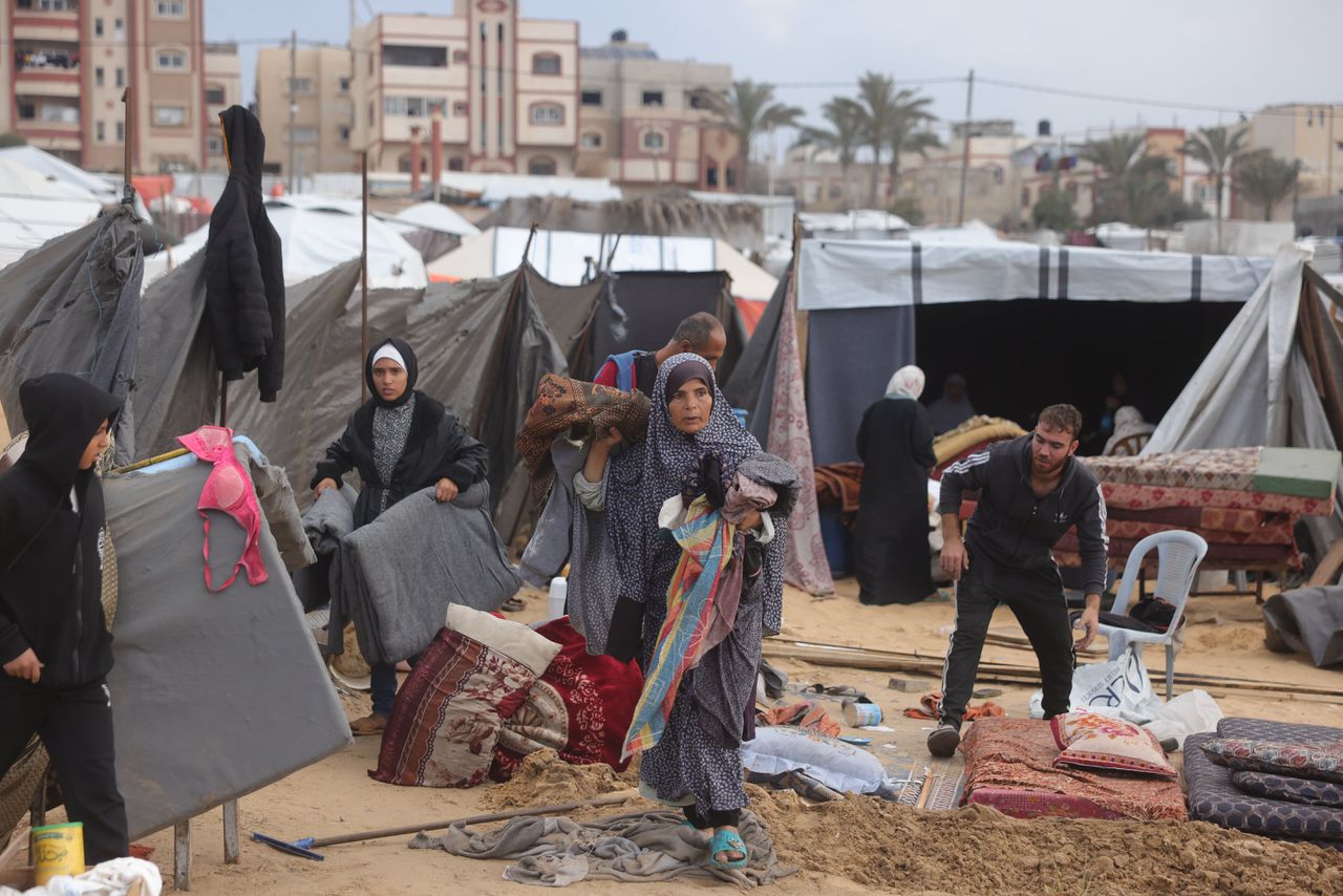 Thuis, dat is nu een tentdoek, vijf stokken en zes haringen