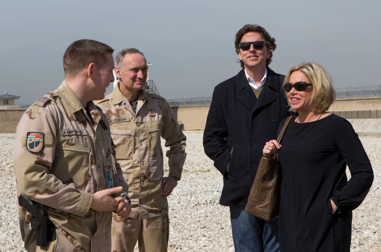 Mazar-i-Sharif, 9 maart 2015: Minister Bert Koenders van Buitenlandse Zaken en minister Jeanine Hennis van Defensie en de Commandant der Strijdkrachten, generaal Tom Middendorp, laten zich in Afghanistan bijpraten.