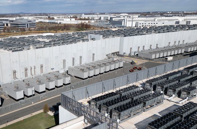 Koelventilatoren op het dak van een datacenter van Ashburn, Virginia, op 12 november 2025