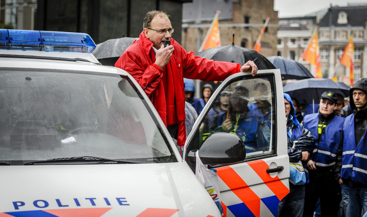 FNV-voorman Heerts tijdens een actie van de politie.