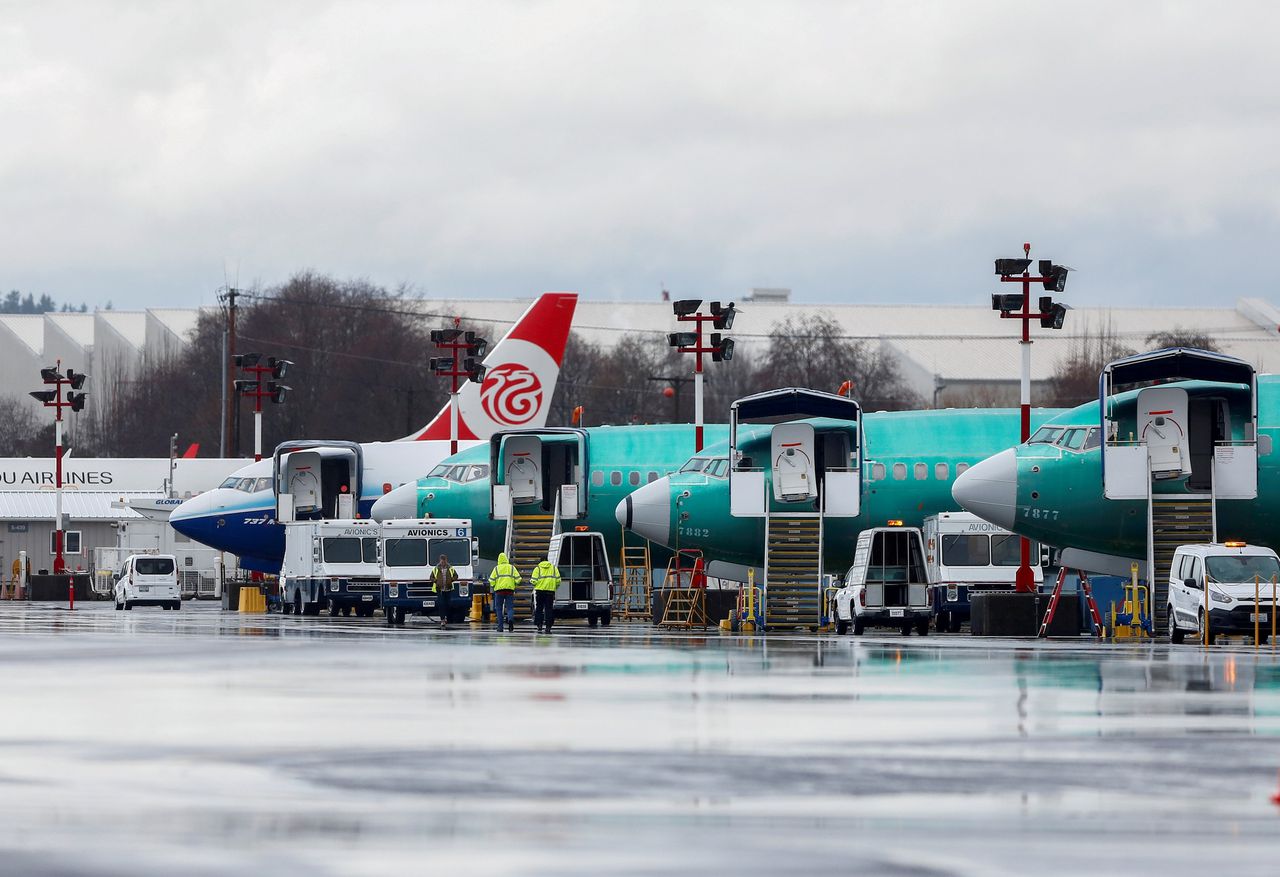 Nieuwe Boeings 737 MAX staan geparkeerd bij de fabriek in de Verenigde Staten, waar ze wegens het vliegverbod niet weg mogen.