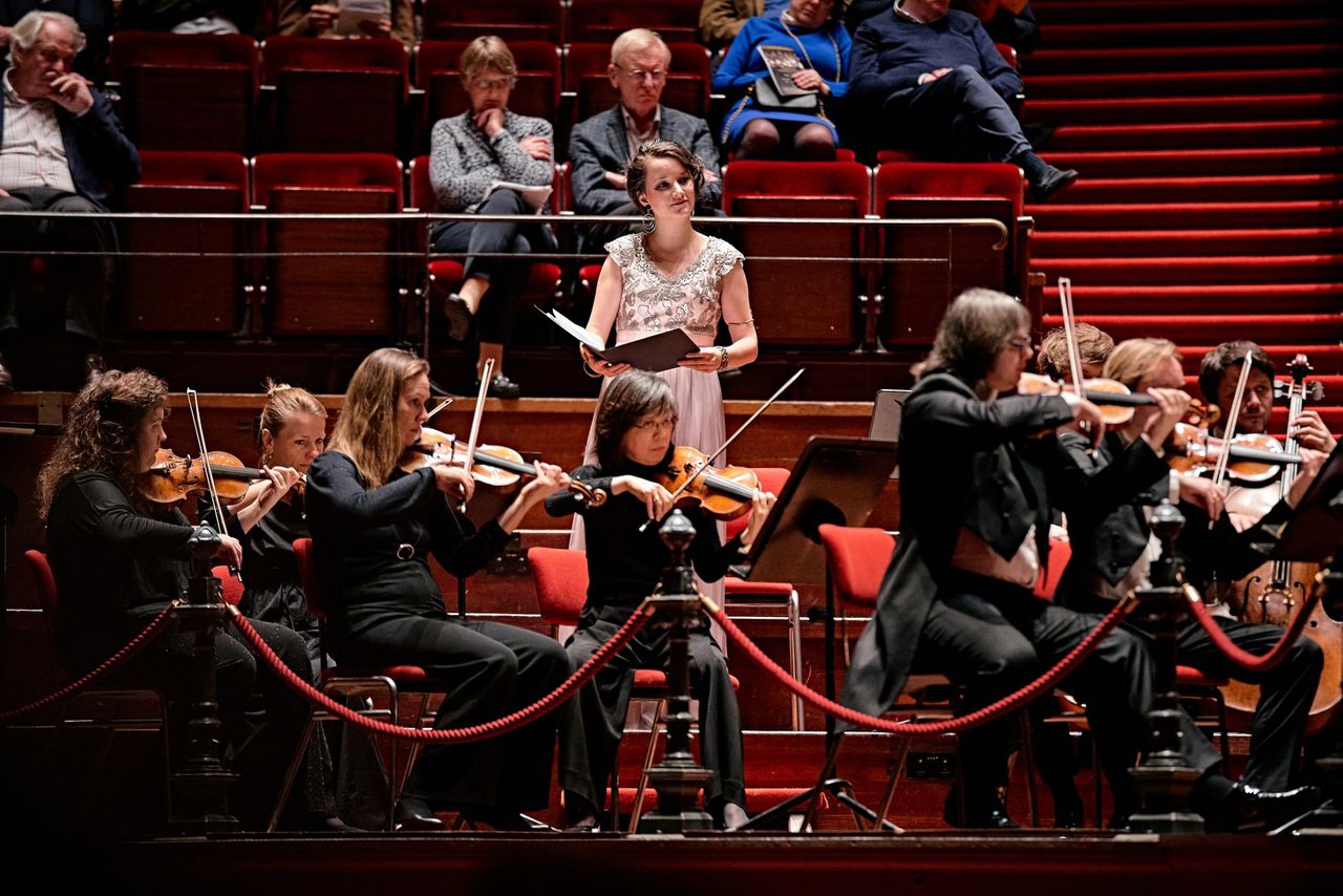 Het Koninklijk Concertgebouworkest o.l.v. Francois-Xavier Roth en sopraan Anna Prohaska.