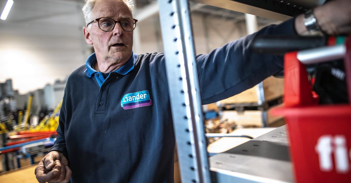Het stroomnet is overvol en technici zijn schaars. Jos Boerhof (68) werkt alvast door