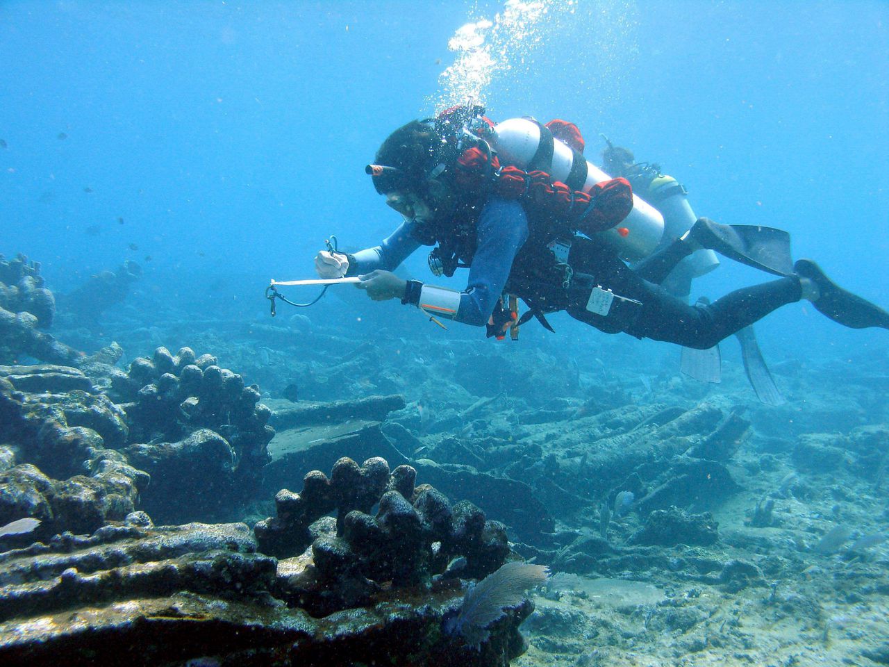 3000 jaar oude kasteelruïne gevonden in Turks meer 