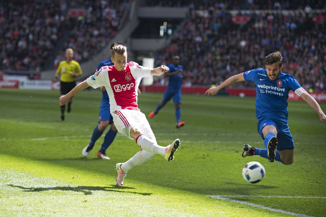 Kampioensstrijd PSV en Ajax nog onbeslist, Cambuur degradeert 